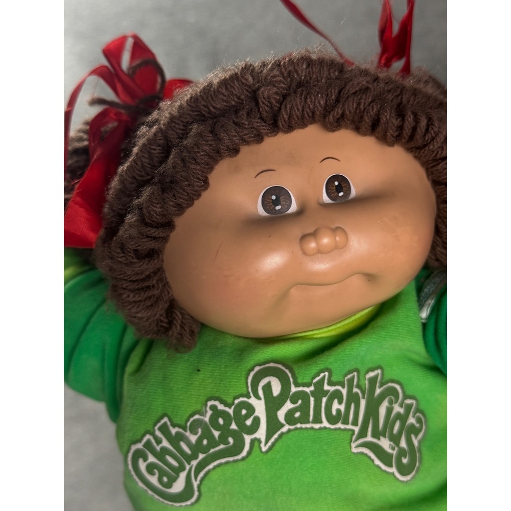 Vintage 1982 Cabbage Patch Kids Doll Coleco Brown Hair Eyes Green Shirt 16in
